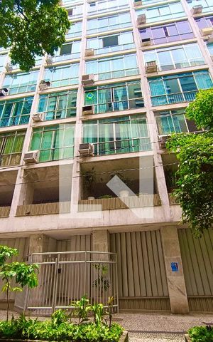 Apartamento à venda com 156m², 3 quartos e 1 vaga Apartamento à venda com 156m², 3 quartos e 1 vagaFachada com cartaz QA