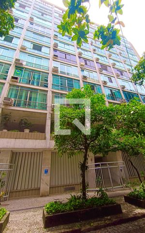 Apartamento à venda com 156m², 3 quartos e 1 vaga Apartamento à venda com 156m², 3 quartos e 1 vagaFachada com cartaz QA