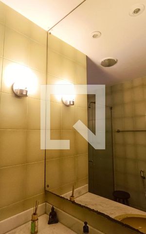 Apartamento à venda com 156m², 3 quartos e 1 vaga Apartamento à venda com 156m², 3 quartos e 1 vagaBanheiro social