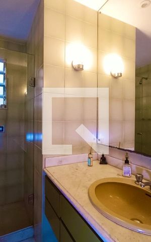 Apartamento à venda com 156m², 3 quartos e 1 vaga Apartamento à venda com 156m², 3 quartos e 1 vagaBanheiro social