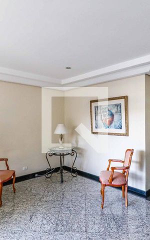 Apartamento à venda com 180m², 4 quartos e 2 vagas Apartamento à venda com 180m², 4 quartos e 2 vagasÁrea comum - Hall