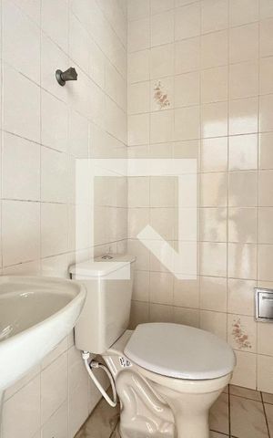 Casa à venda com 198m², 4 quartos e 3 vagas Casa à venda com 198m², 4 quartos e 3 vagasBanheiro de serviço