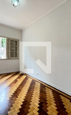 Casa à venda com 198m², 4 quartos e 3 vagas Casa à venda com 198m², 4 quartos e 3 vagasQuadro 3