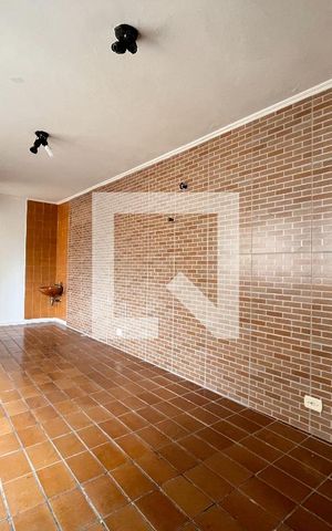 Casa à venda com 198m², 4 quartos e 3 vagas Casa à venda com 198m², 4 quartos e 3 vagasQuarto Edícula