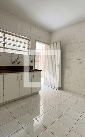 Casa à venda com 198m², 4 quartos e 3 vagas Casa à venda com 198m², 4 quartos e 3 vagasCozinha