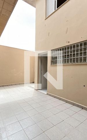 Casa à venda com 198m², 4 quartos e 3 vagas Casa à venda com 198m², 4 quartos e 3 vagasÁrea externa