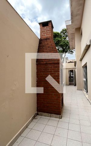 Casa à venda com 198m², 4 quartos e 3 vagas Casa à venda com 198m², 4 quartos e 3 vagasÁrea externa