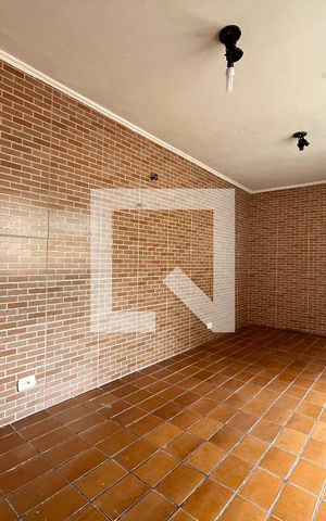 Casa à venda com 198m², 4 quartos e 3 vagas Casa à venda com 198m², 4 quartos e 3 vagasQuarto Edícula