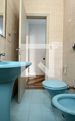 Casa à venda com 198m², 4 quartos e 3 vagas Casa à venda com 198m², 4 quartos e 3 vagasBanheiro da Suíte