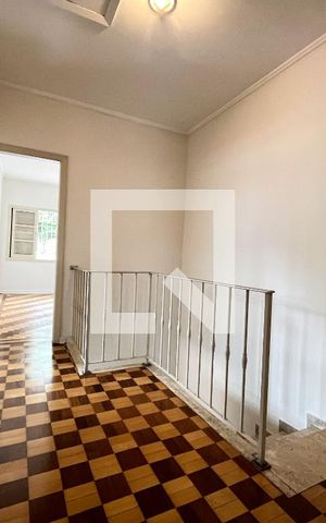 Casa à venda com 198m², 4 quartos e 3 vagas Casa à venda com 198m², 4 quartos e 3 vagasHall