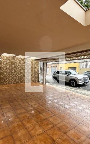 Casa à venda com 198m², 4 quartos e 3 vagas Casa à venda com 198m², 4 quartos e 3 vagasGaragem