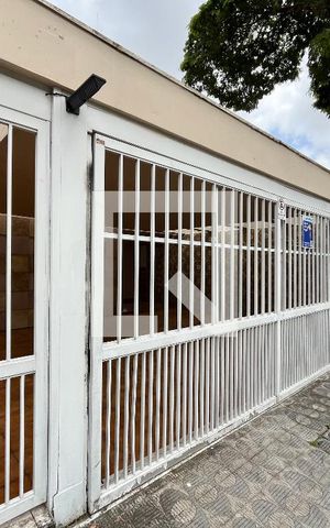 Casa à venda com 198m², 4 quartos e 3 vagas Casa à venda com 198m², 4 quartos e 3 vagasFachada
