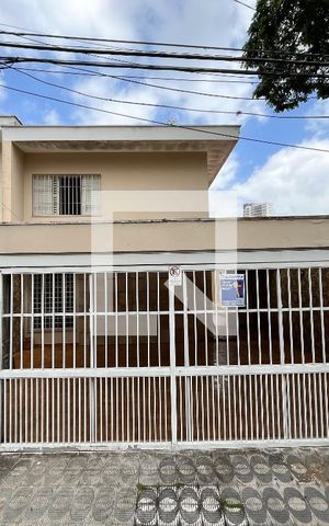 Casa à venda com 198m², 4 quartos e 3 vagas Casa à venda com 198m², 4 quartos e 3 vagasFachada