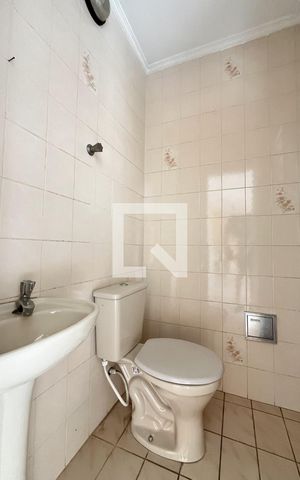 Casa à venda com 198m², 4 quartos e 3 vagas Casa à venda com 198m², 4 quartos e 3 vagasBanheiro de serviço