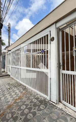 Casa à venda com 198m², 4 quartos e 3 vagas Casa à venda com 198m², 4 quartos e 3 vagasFachada