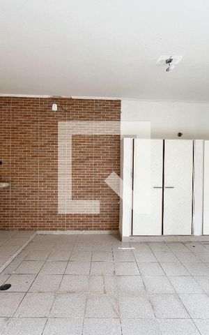 Casa à venda com 198m², 4 quartos e 3 vagas Casa à venda com 198m², 4 quartos e 3 vagasÁrea de Serviço