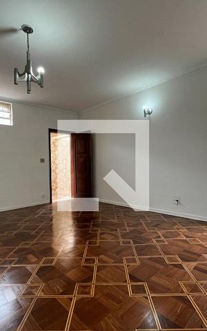 Casa à venda com 198m², 4 quartos e 3 vagas Casa à venda com 198m², 4 quartos e 3 vagasSala