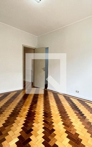 Casa à venda com 198m², 4 quartos e 3 vagas Casa à venda com 198m², 4 quartos e 3 vagasSuite