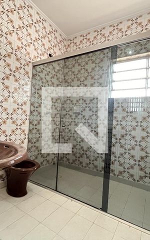 Casa à venda com 198m², 4 quartos e 3 vagas Casa à venda com 198m², 4 quartos e 3 vagasBanheiro Corredor