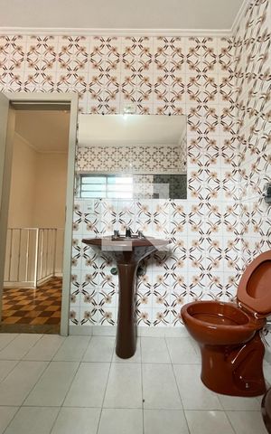 Casa à venda com 198m², 4 quartos e 3 vagas Casa à venda com 198m², 4 quartos e 3 vagasBanheiro Corredor