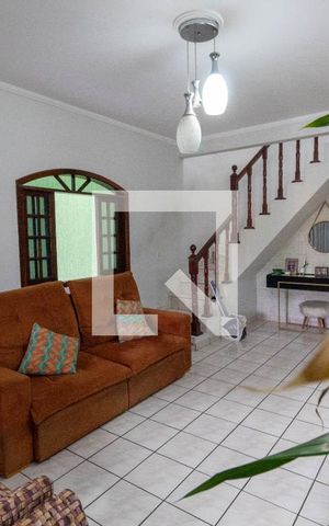 Casa à venda com 182m², 3 quartos e 2 vagas Casa à venda com 182m², 3 quartos e 2 vagasSala