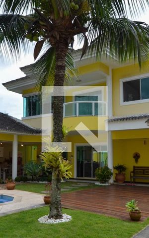 Casa de condomínio à venda com 380m², 4 quartos e 3 vagas Casa de condomínio à venda com 380m², 4 quartos e 3 vagasÁrea externa