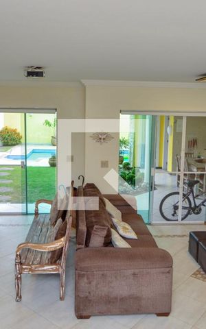 Casa de condomínio à venda com 380m², 4 quartos e 3 vagas Casa de condomínio à venda com 380m², 4 quartos e 3 vagasSala