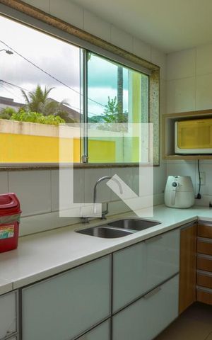 Casa de condomínio à venda com 380m², 4 quartos e 3 vagas Casa de condomínio à venda com 380m², 4 quartos e 3 vagasCozinha