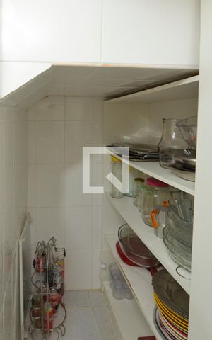 Casa de condomínio à venda com 380m², 4 quartos e 3 vagas Casa de condomínio à venda com 380m², 4 quartos e 3 vagasDespensa