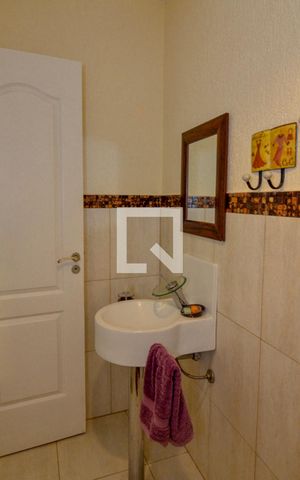 Casa de condomínio à venda com 380m², 4 quartos e 3 vagas Casa de condomínio à venda com 380m², 4 quartos e 3 vagasLavabo