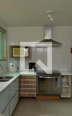 Casa de condomínio à venda com 380m², 4 quartos e 3 vagas Casa de condomínio à venda com 380m², 4 quartos e 3 vagasCozinha