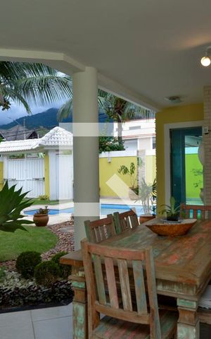 Casa de condomínio à venda com 380m², 4 quartos e 3 vagas Casa de condomínio à venda com 380m², 4 quartos e 3 vagasVaranda gourmet