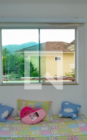 Casa de condomínio à venda com 380m², 4 quartos e 3 vagas Casa de condomínio à venda com 380m², 4 quartos e 3 vagasSuite 2