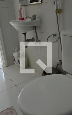 Casa de condomínio à venda com 380m², 4 quartos e 3 vagas Casa de condomínio à venda com 380m², 4 quartos e 3 vagasBanheiro de serviço