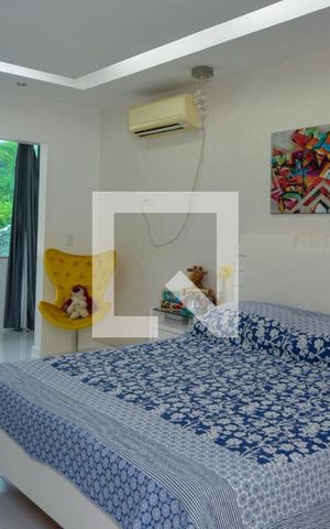 Casa de condomínio à venda com 380m², 4 quartos e 3 vagas Casa de condomínio à venda com 380m², 4 quartos e 3 vagasSuite 3