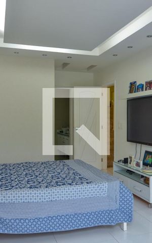 Casa de condomínio à venda com 380m², 4 quartos e 3 vagas Casa de condomínio à venda com 380m², 4 quartos e 3 vagasSuite 3