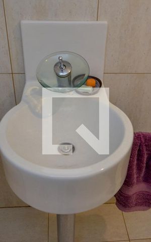 Casa de condomínio à venda com 380m², 4 quartos e 3 vagas Casa de condomínio à venda com 380m², 4 quartos e 3 vagasLavabo