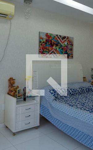 Casa de condomínio à venda com 380m², 4 quartos e 3 vagas Casa de condomínio à venda com 380m², 4 quartos e 3 vagasSuite 3