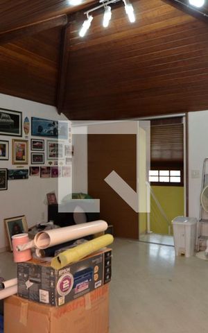 Casa de condomínio à venda com 380m², 4 quartos e 3 vagas Casa de condomínio à venda com 380m², 4 quartos e 3 vagasSótão