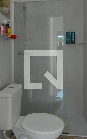 Casa de condomínio à venda com 380m², 4 quartos e 3 vagas Casa de condomínio à venda com 380m², 4 quartos e 3 vagasBanheiro de serviço