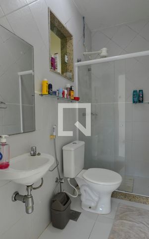 Casa de condomínio à venda com 380m², 4 quartos e 3 vagas Casa de condomínio à venda com 380m², 4 quartos e 3 vagasBanheiro de serviço