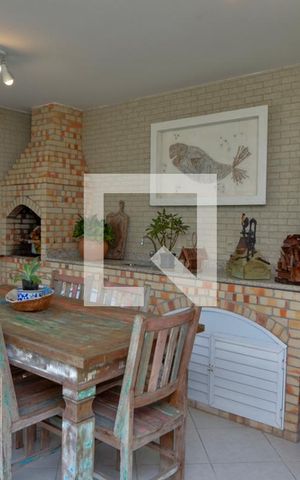 Casa de condomínio à venda com 380m², 4 quartos e 3 vagas Casa de condomínio à venda com 380m², 4 quartos e 3 vagasVaranda gourmet