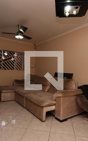 Casa para alugar com 230m², 3 quartos e 2 vagasSala