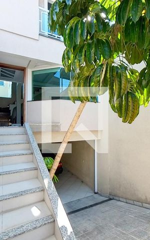 Casa à venda com 306m², 3 quartos e 7 vagas Casa à venda com 306m², 3 quartos e 7 vagasEntrada Casa