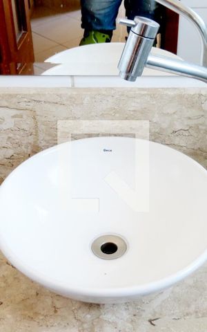 Casa à venda com 306m², 3 quartos e 7 vagasBanheiro Quarto 1 - Pia