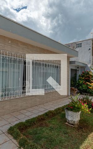 Casa à venda com 200m², 3 quartos e 4 vagasFachada 