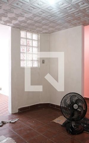Casa à venda com 60m², 1 quarto e 1 vaga Casa à venda com 60m², 1 quarto e 1 vagaSala