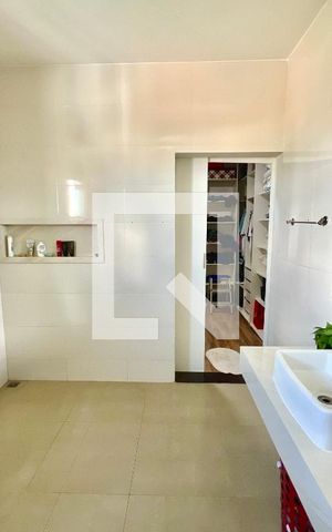 Casa à venda com 620m², 5 quartos e 10 vagas Casa à venda com 620m², 5 quartos e 10 vagasBanheiro