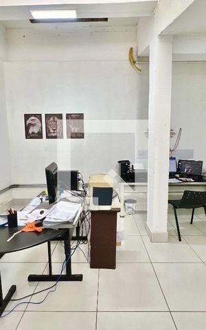 Casa à venda com 620m², 5 quartos e 10 vagas Casa à venda com 620m², 5 quartos e 10 vagasEscritório