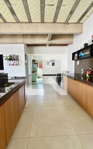 Casa à venda com 620m², 5 quartos e 10 vagas Casa à venda com 620m², 5 quartos e 10 vagasÁrea comum